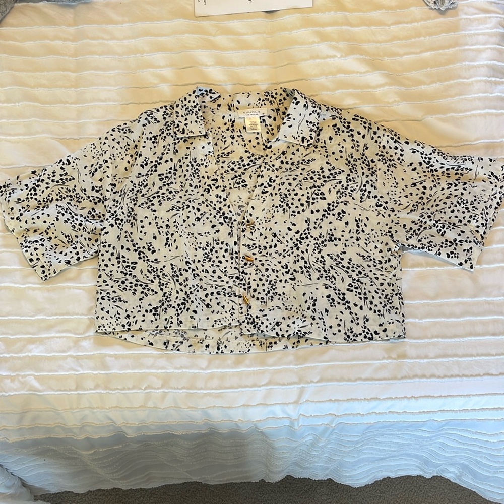 Brand new never worn collared button up crop top. White with floral pattern.